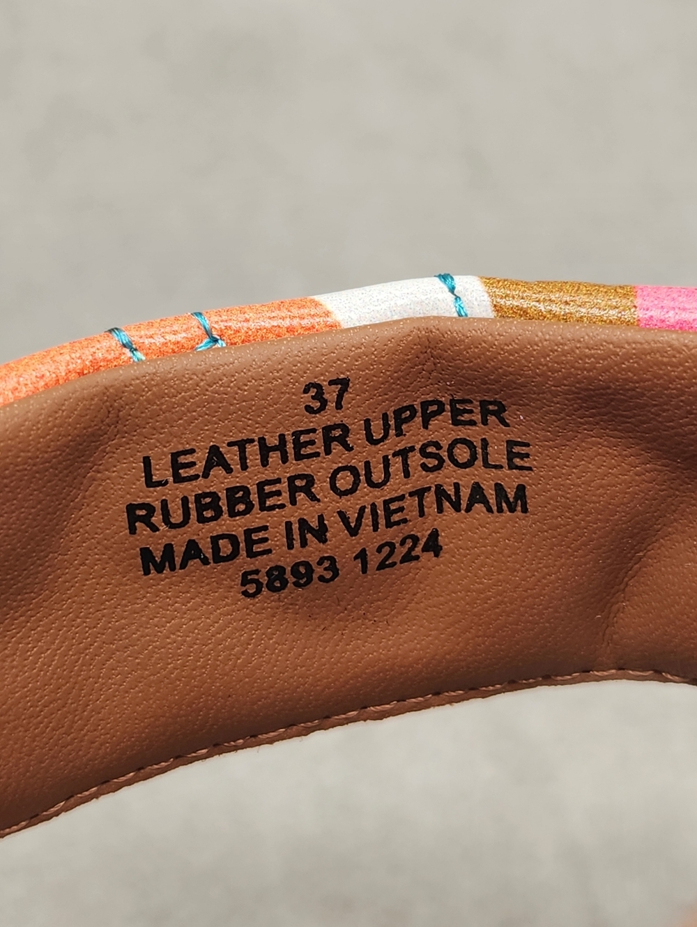 Kurt Geiger Kensington Sandals 6.5 Abstract Orange Tan T-Bar Thong Logo New $180 - Picture 12 of 13